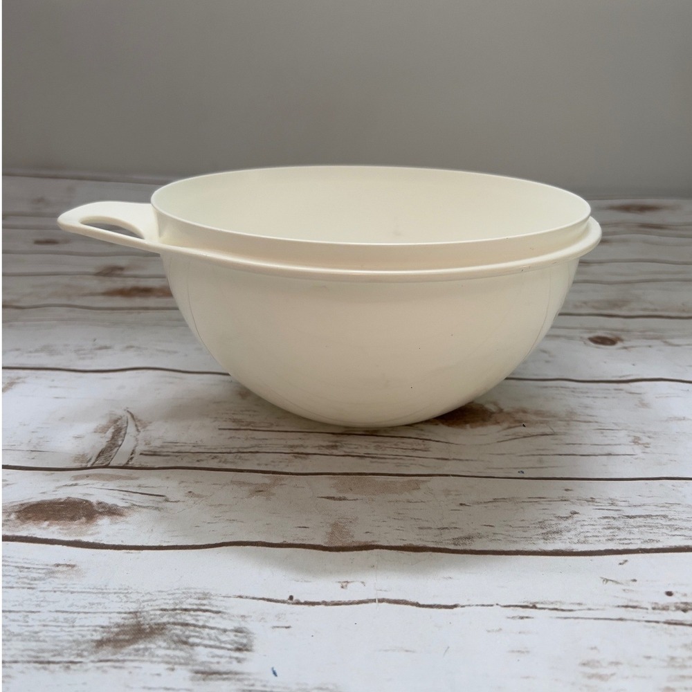 Tupperware Mixing Bowl Cream Thumb Loop Handle 12 Cup